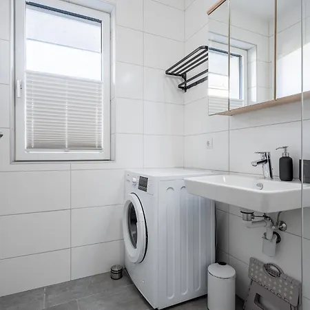 Modernes Mit Sonniger Dachterrasse Apartment