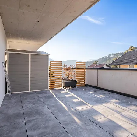 Modernes Mit Sonniger Dachterrasse
