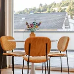 Modernes Mit Sonniger Dachterrasse アパート テルフス