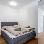 Modernes Mit Sonniger Dachterrasse アパート *